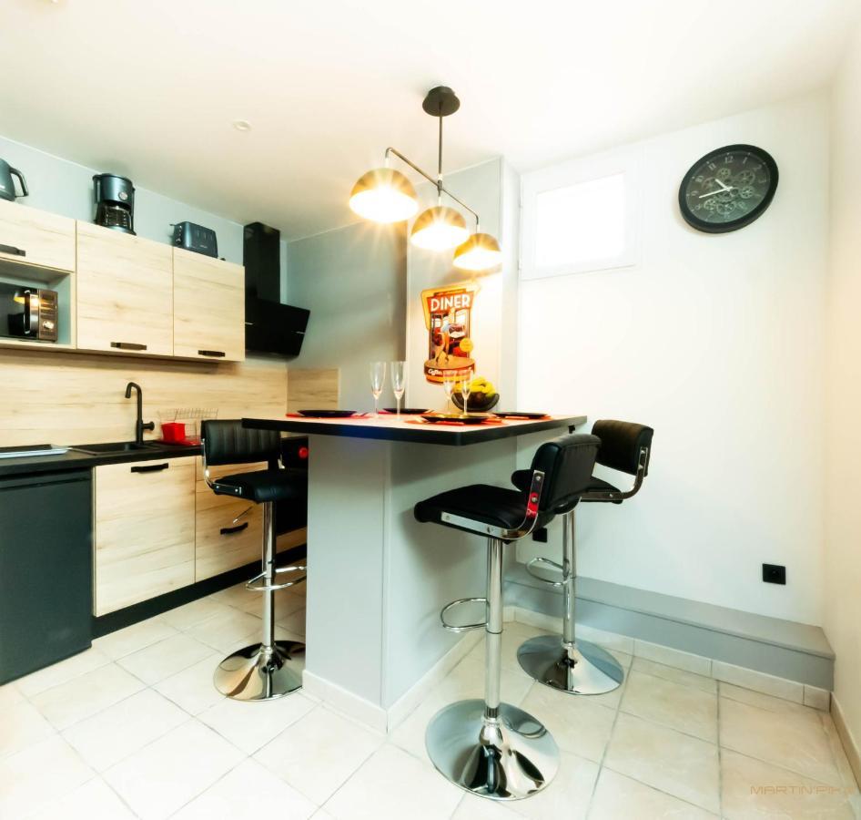 Centre Historique - Free Parking - Self Checkin - Wifi - Industriel - Sleepntripbeziers Apartment Bagian luar foto
