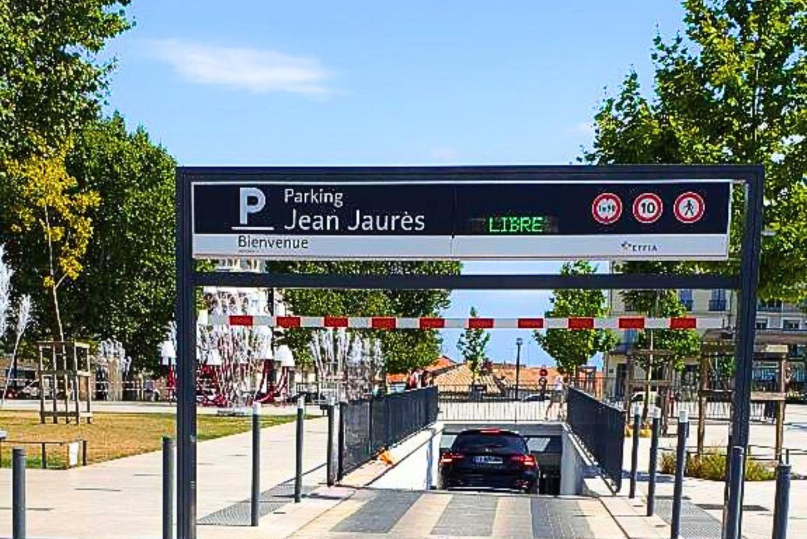 Centre Historique - Free Parking - Self Checkin - Wifi - Industriel - Sleepntripbeziers Apartment Bagian luar foto